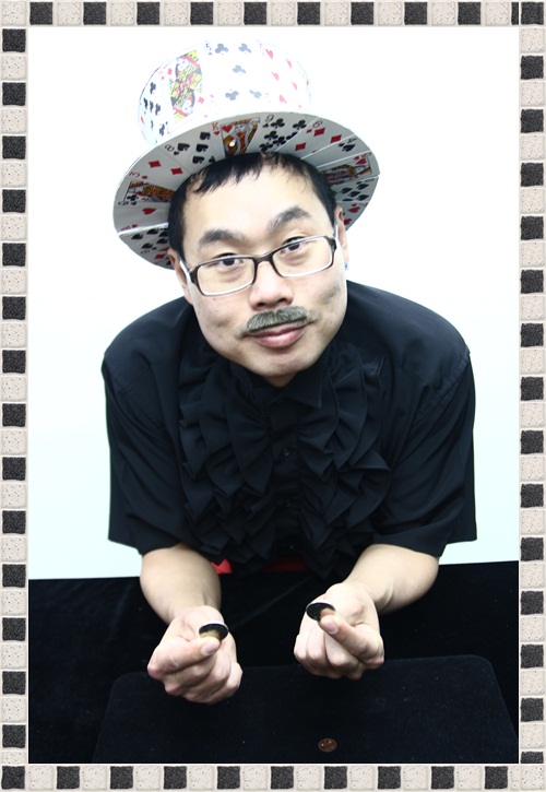 10원 뒤에 숨겨진 500원짜리는 상대방이 알아 볼 수 없습니다.
10원으로 잘 가려져 있기 때문인데요. 500원 동전은 시야에서 사라져서 없는 것으로 생각하게 되는 것이구요.
동전은 작을수록 좋습니다.
